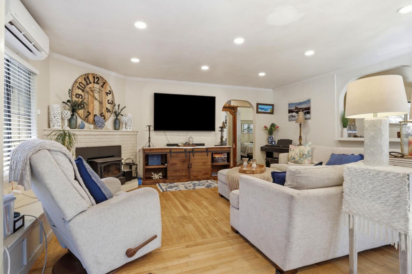 Detail Gallery Image 4 of 43 For 5455 Branciforte Dr, Santa Cruz,  CA 95065 - 4 Beds | 2 Baths