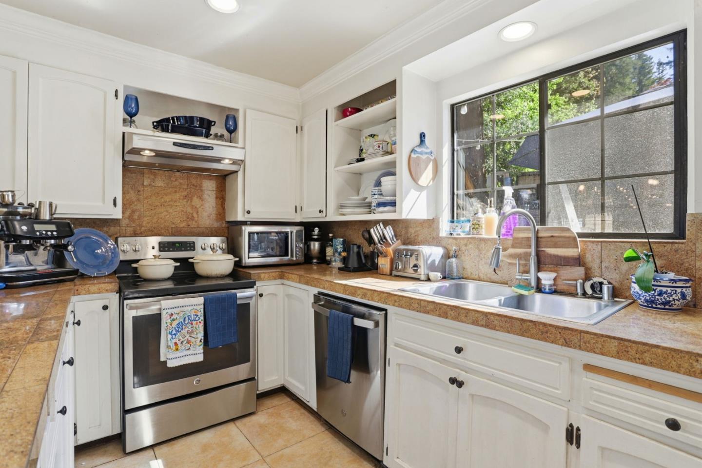 Detail Gallery Image 9 of 43 For 5455 Branciforte Dr, Santa Cruz,  CA 95065 - 4 Beds | 2 Baths