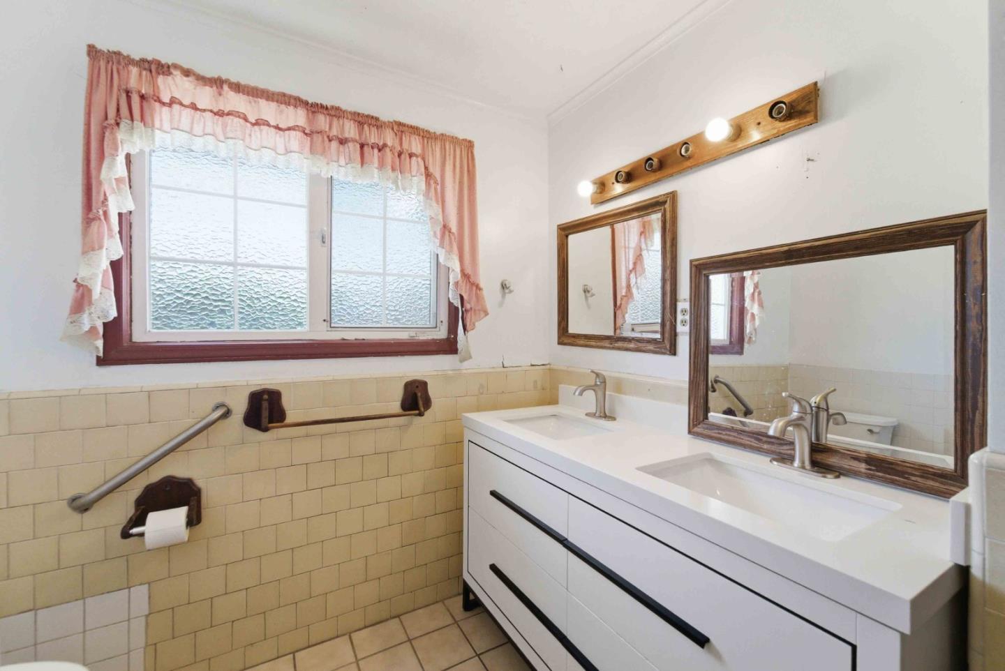 Detail Gallery Image 11 of 34 For 34 Capay Cir, South San Francisco,  CA 94080 - 5 Beds | 2 Baths