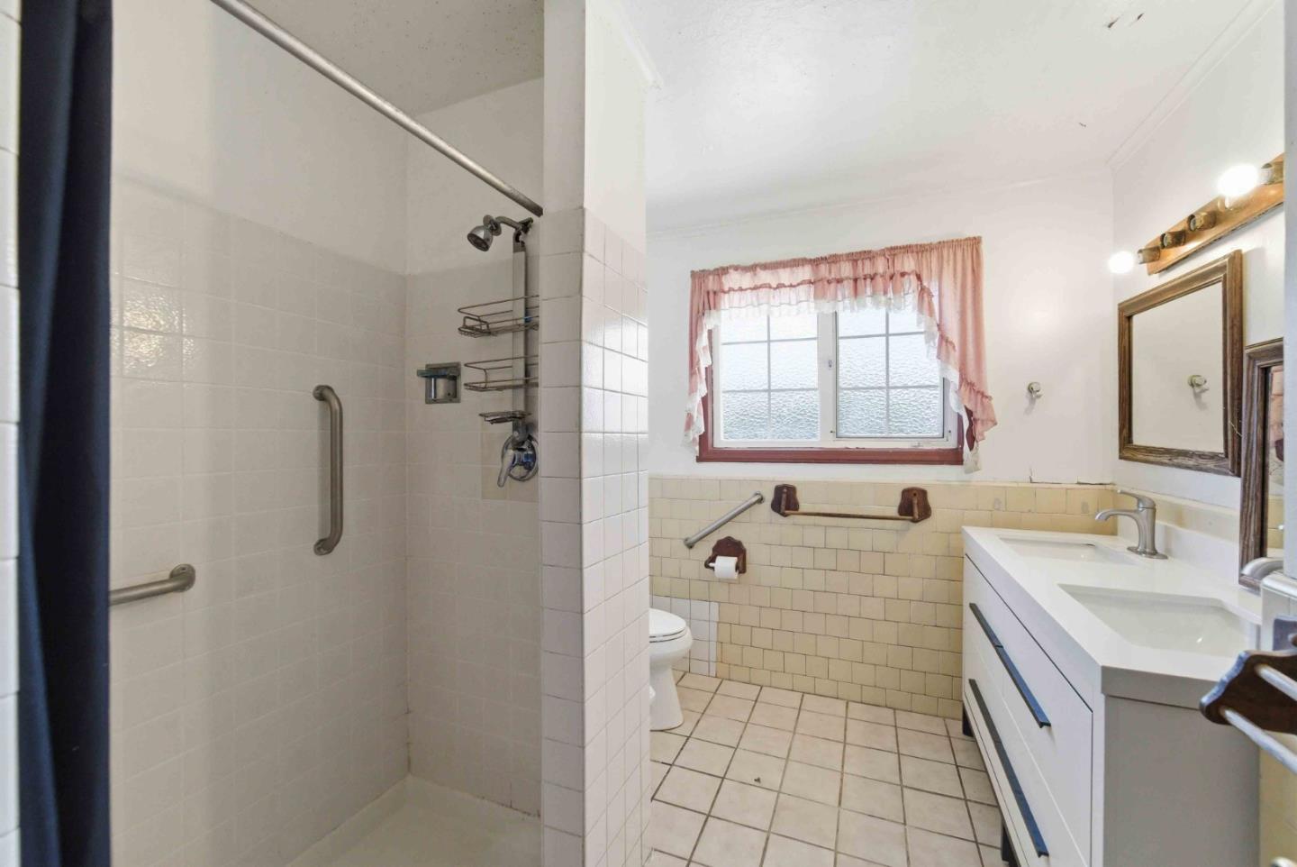 Detail Gallery Image 12 of 34 For 34 Capay Cir, South San Francisco,  CA 94080 - 5 Beds | 2 Baths