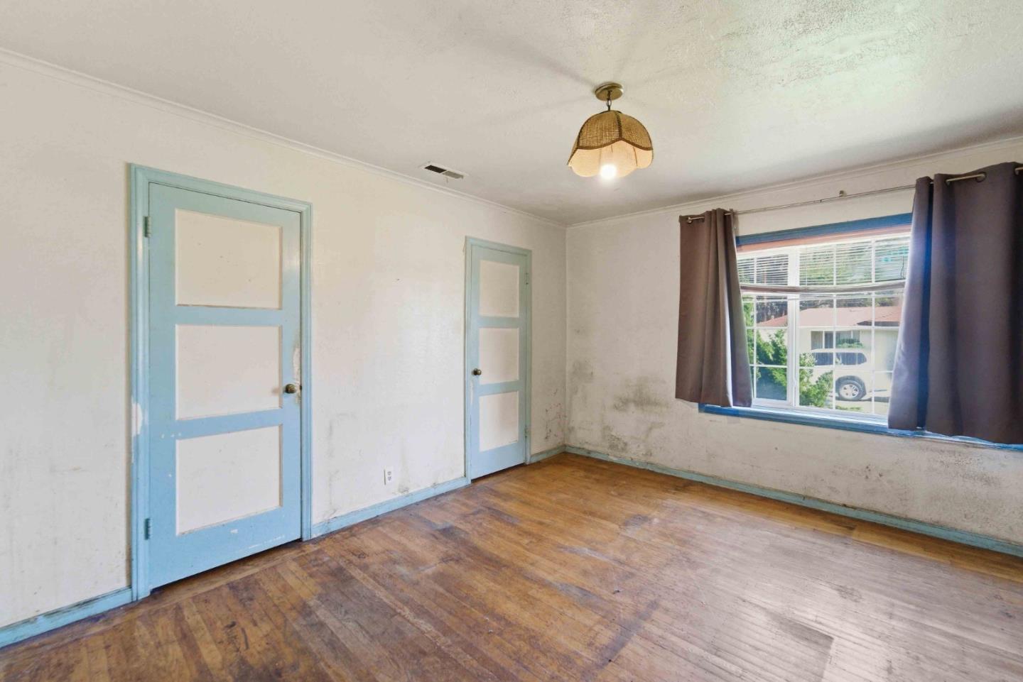 Detail Gallery Image 13 of 34 For 34 Capay Cir, South San Francisco,  CA 94080 - 5 Beds | 2 Baths