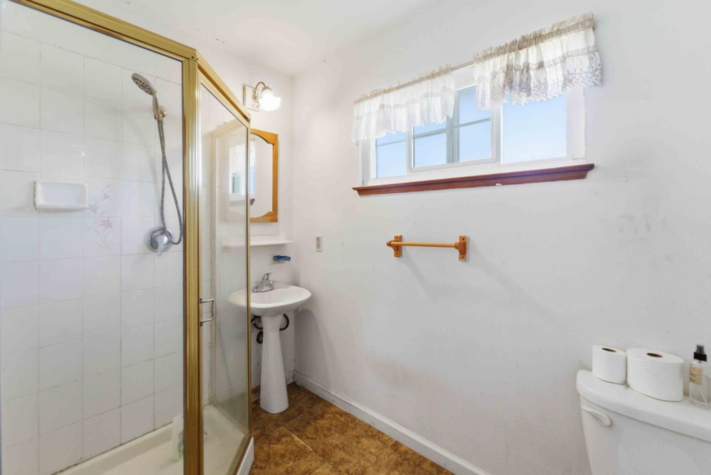 Detail Gallery Image 18 of 34 For 34 Capay Cir, South San Francisco,  CA 94080 - 5 Beds | 2 Baths