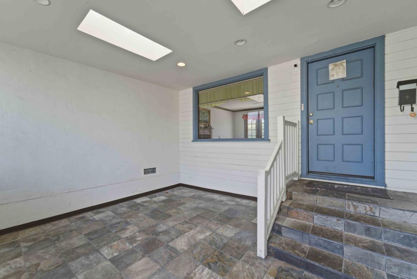 Detail Gallery Image 2 of 34 For 34 Capay Cir, South San Francisco,  CA 94080 - 5 Beds | 2 Baths