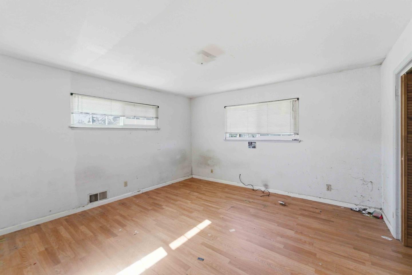 Detail Gallery Image 23 of 34 For 34 Capay Cir, South San Francisco,  CA 94080 - 5 Beds | 2 Baths