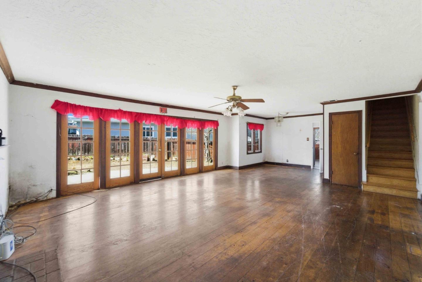 Detail Gallery Image 4 of 34 For 34 Capay Cir, South San Francisco,  CA 94080 - 5 Beds | 2 Baths