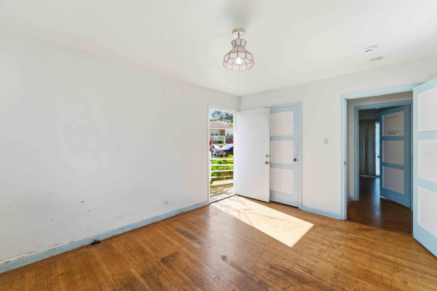 Detail Gallery Image 8 of 34 For 34 Capay Cir, South San Francisco,  CA 94080 - 5 Beds | 2 Baths