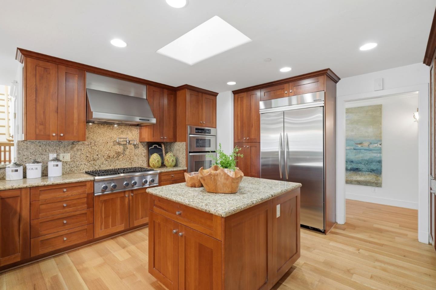 Detail Gallery Image 5 of 43 For 1436 Kyle Ct, Sunnyvale,  CA 94087 - 4 Beds | 2/1 Baths