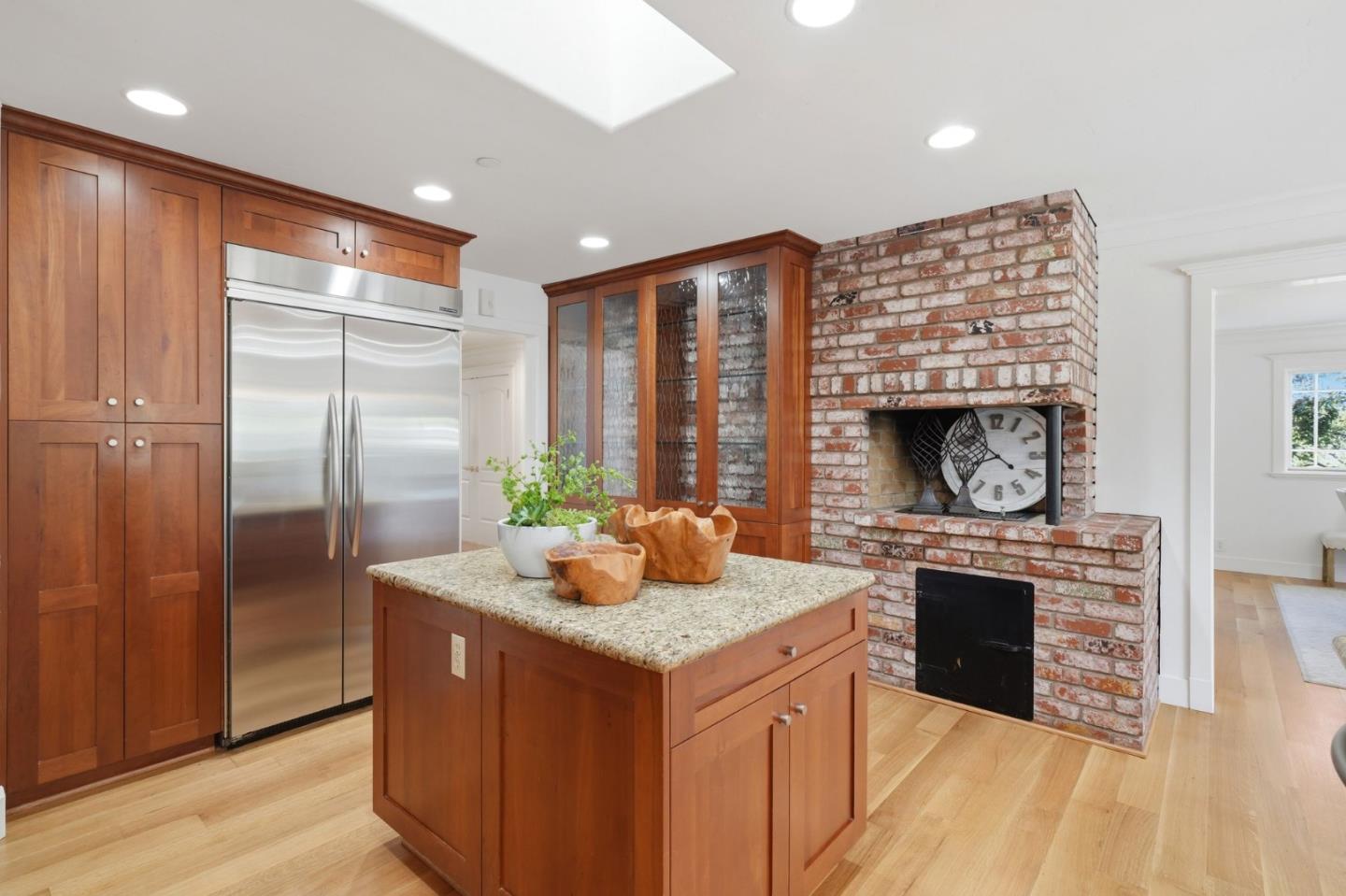 Detail Gallery Image 7 of 43 For 1436 Kyle Ct, Sunnyvale,  CA 94087 - 4 Beds | 2/1 Baths