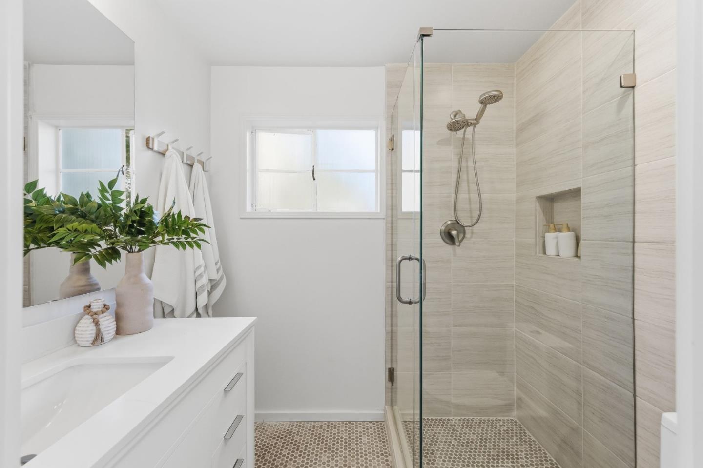 Detail Gallery Image 11 of 24 For 2518 South Ct, Palo Alto,  CA 94301 - 3 Beds | 2 Baths