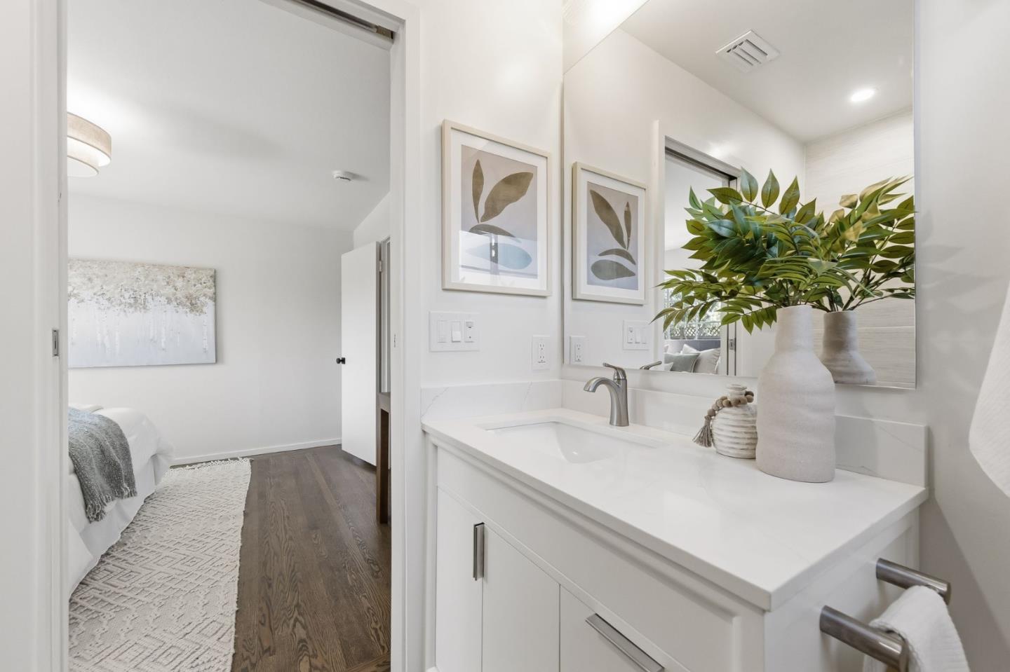 Detail Gallery Image 12 of 24 For 2518 South Ct, Palo Alto,  CA 94301 - 3 Beds | 2 Baths