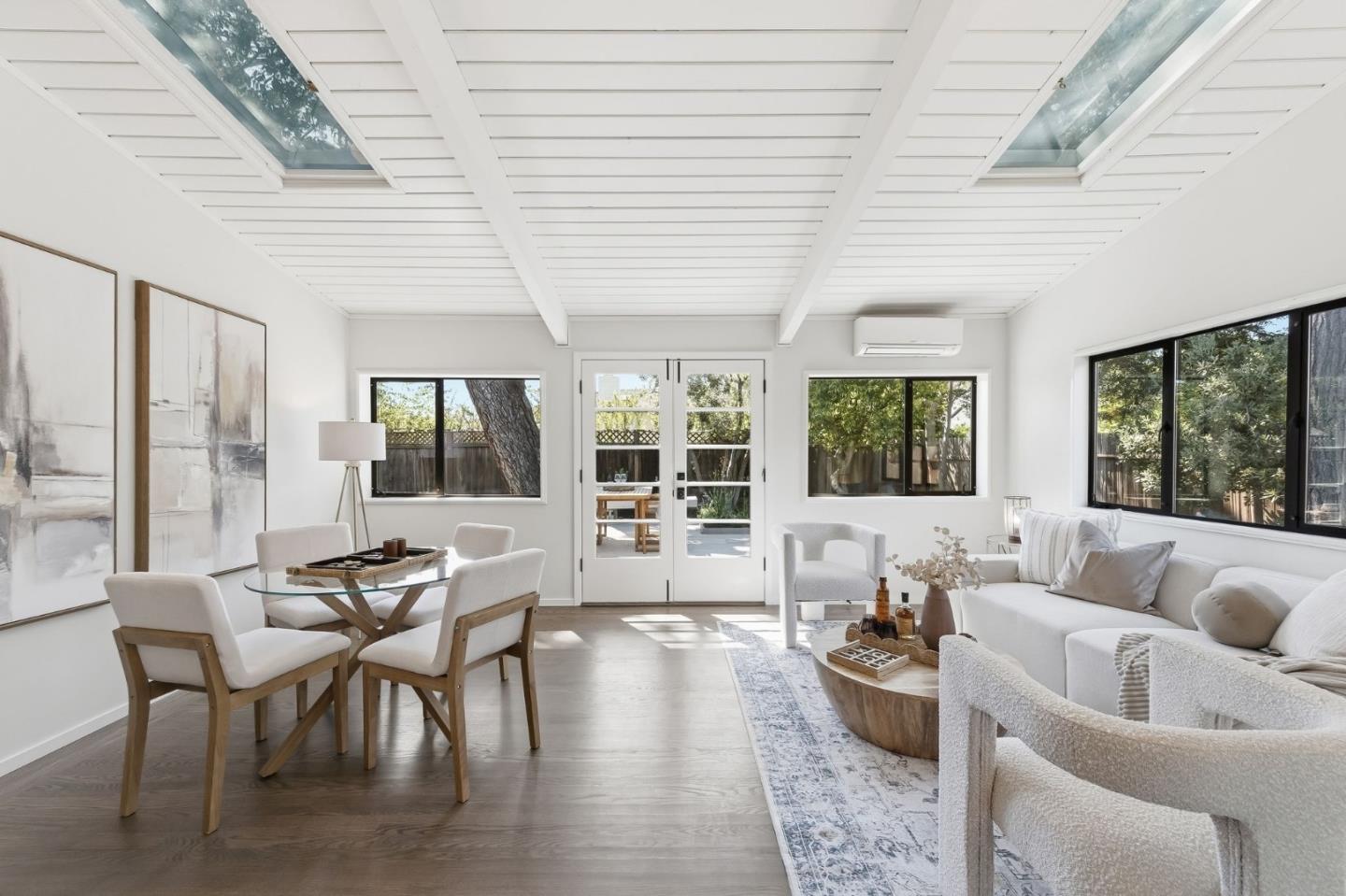 Detail Gallery Image 4 of 24 For 2518 South Ct, Palo Alto,  CA 94301 - 3 Beds | 2 Baths