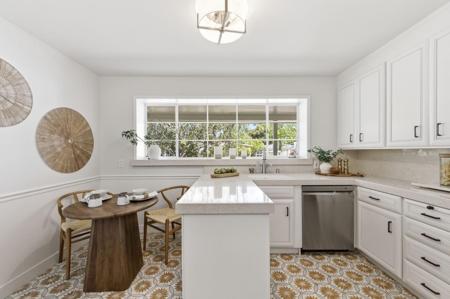 Detail Gallery Image 7 of 24 For 2518 South Ct, Palo Alto,  CA 94301 - 3 Beds | 2 Baths