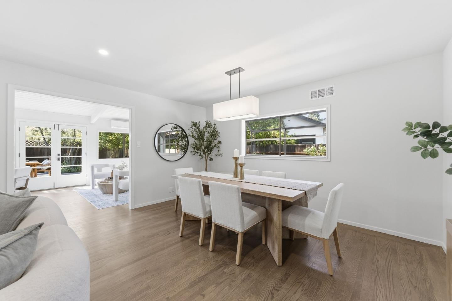 Detail Gallery Image 8 of 24 For 2518 South Ct, Palo Alto,  CA 94301 - 3 Beds | 2 Baths