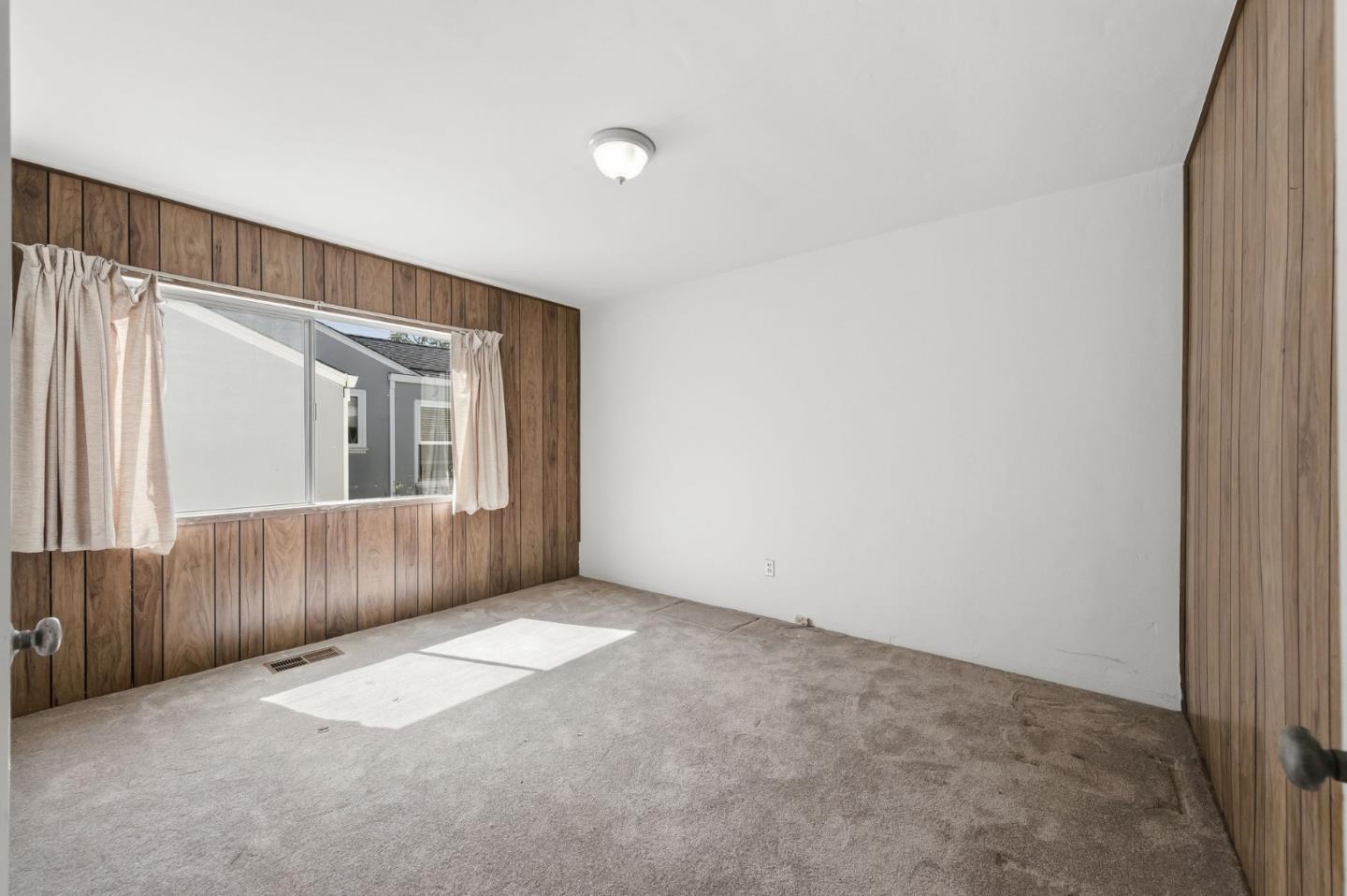 Detail Gallery Image 10 of 13 For 937 Mc Cue Ave, San Carlos,  CA 94070 - 3 Beds | 1 Baths