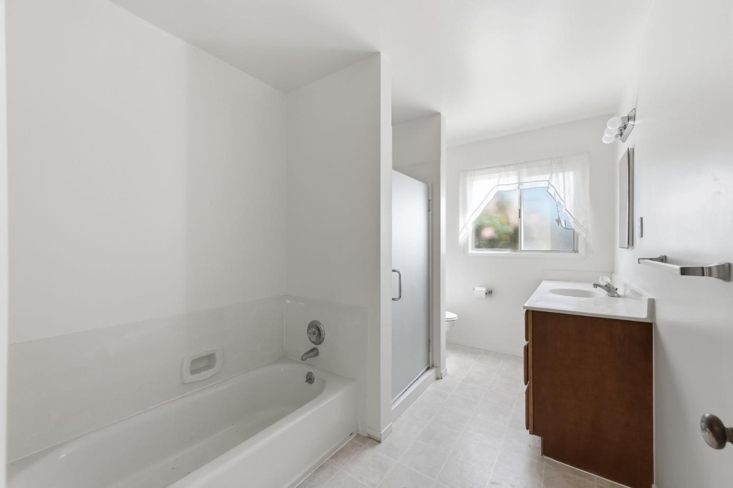 Detail Gallery Image 11 of 13 For 937 Mc Cue Ave, San Carlos,  CA 94070 - 3 Beds | 1 Baths