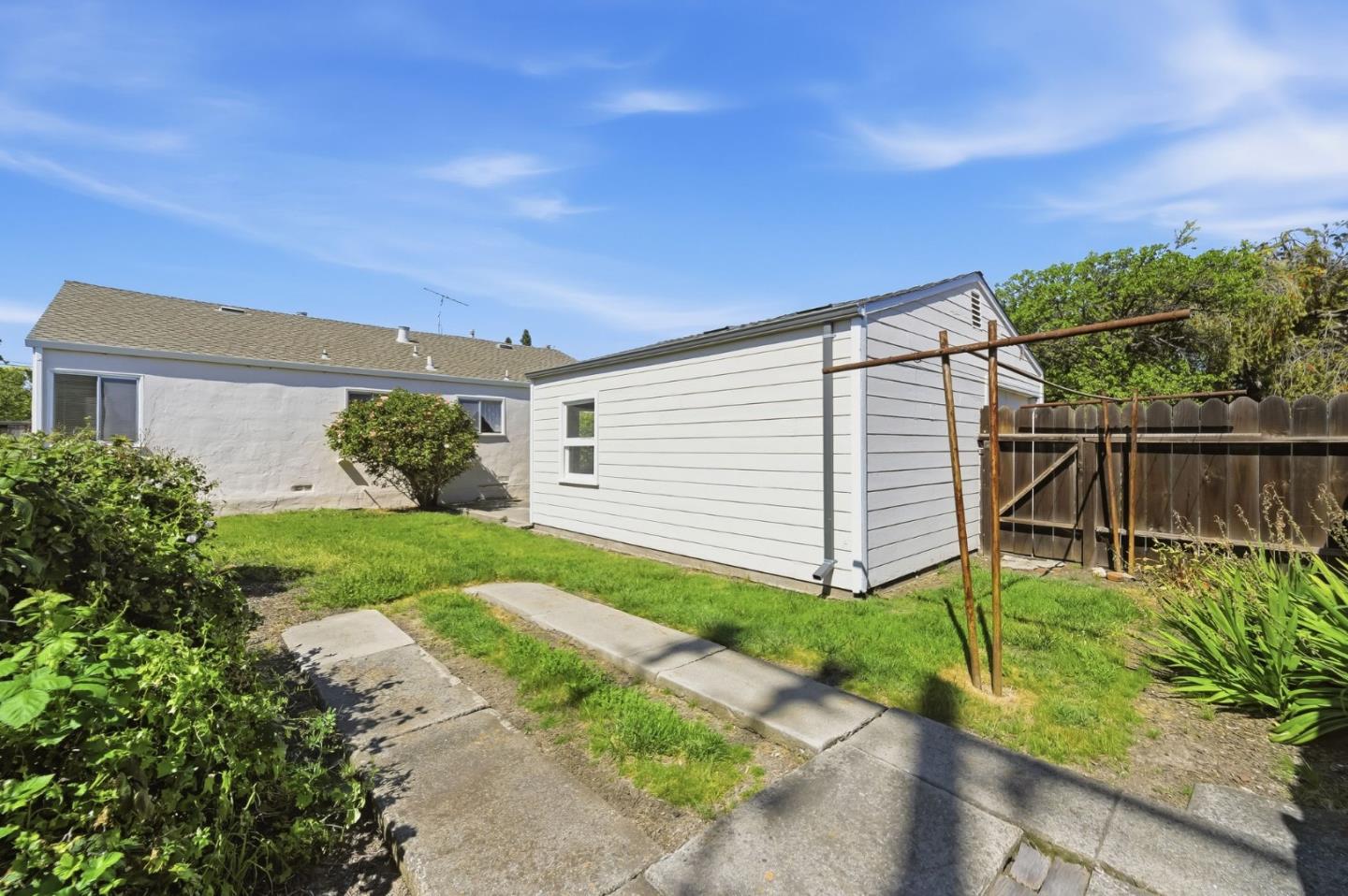 Detail Gallery Image 13 of 13 For 937 Mc Cue Ave, San Carlos,  CA 94070 - 3 Beds | 1 Baths