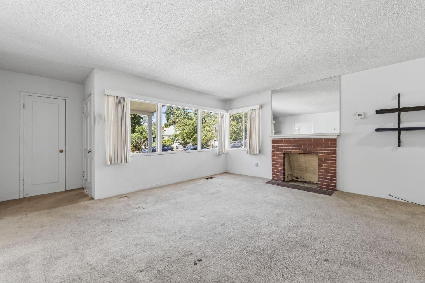 Detail Gallery Image 5 of 13 For 937 Mc Cue Ave, San Carlos,  CA 94070 - 3 Beds | 1 Baths