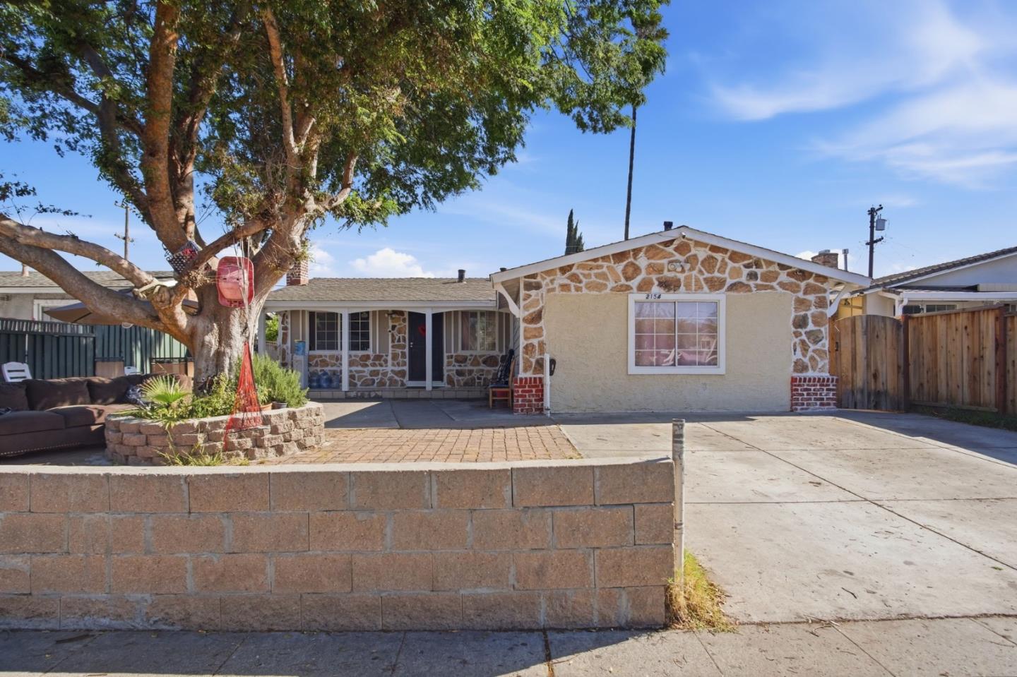 Detail Gallery Image 2 of 39 For 2154 Orlando Dr, San Jose,  CA 95122 - 5 Beds | 4 Baths