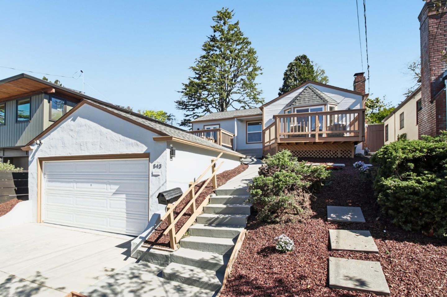 Detail Gallery Image 2 of 38 For 543 Grizzly Peak Blvd, Berkeley,  CA 94708 - 3 Beds | 2 Baths