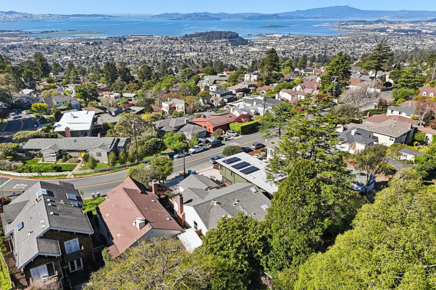 Detail Gallery Image 37 of 38 For 543 Grizzly Peak Blvd, Berkeley,  CA 94708 - 3 Beds | 2 Baths
