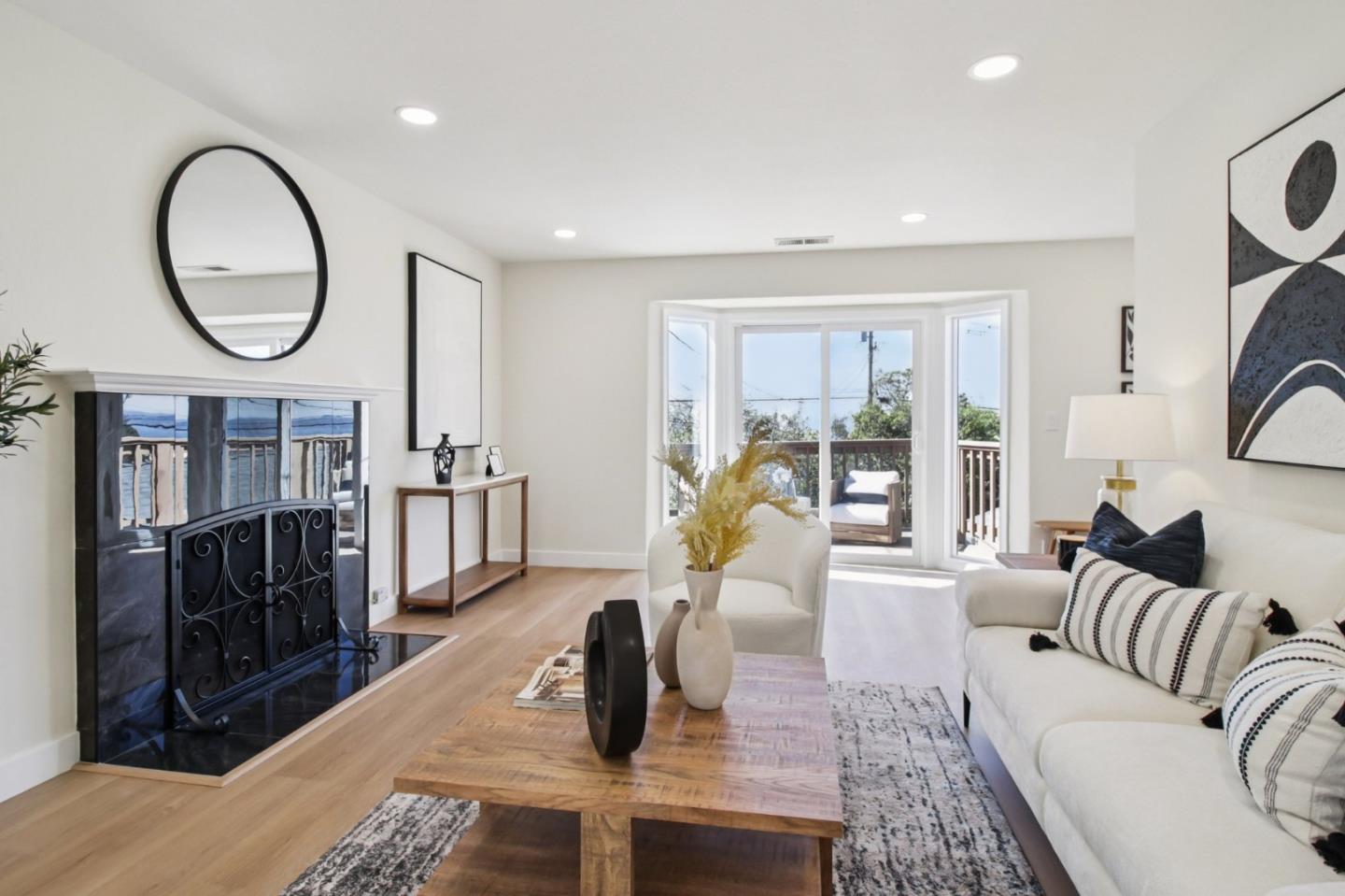 Detail Gallery Image 5 of 38 For 543 Grizzly Peak Blvd, Berkeley,  CA 94708 - 3 Beds | 2 Baths