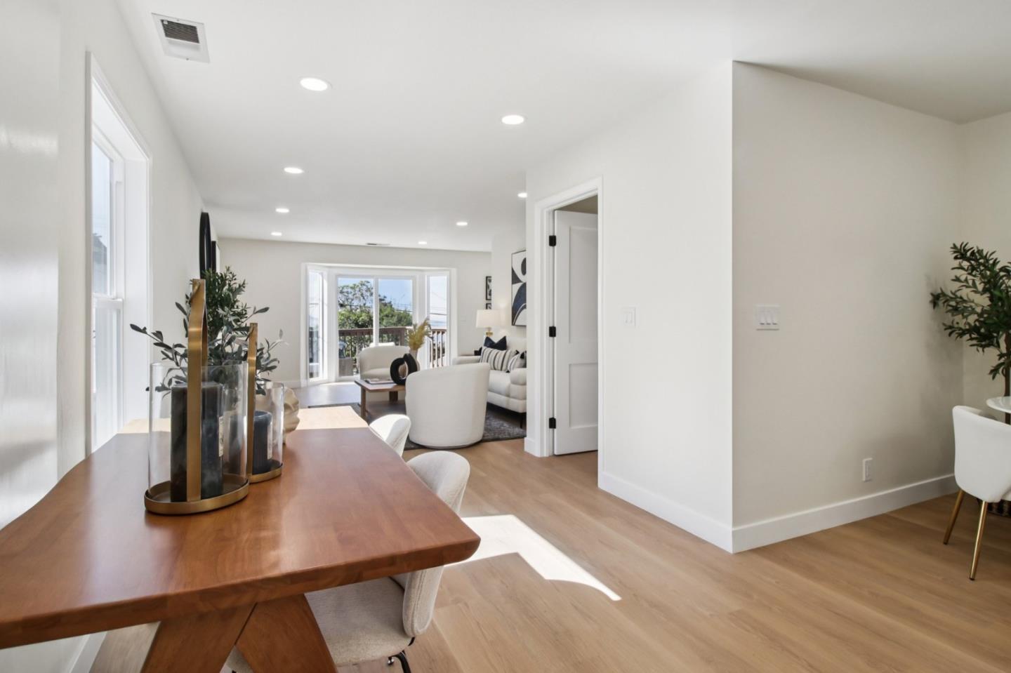 Detail Gallery Image 7 of 38 For 543 Grizzly Peak Blvd, Berkeley,  CA 94708 - 3 Beds | 2 Baths