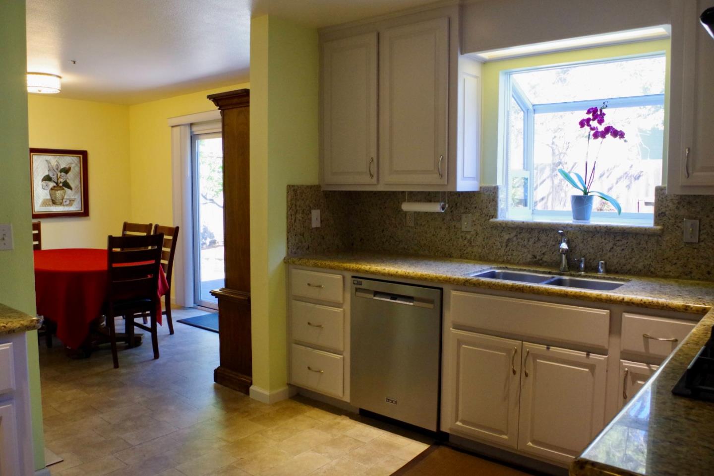 Detail Gallery Image 10 of 38 For 130 Otis St, Santa Cruz,  CA 95060 - 3 Beds | 2/1 Baths