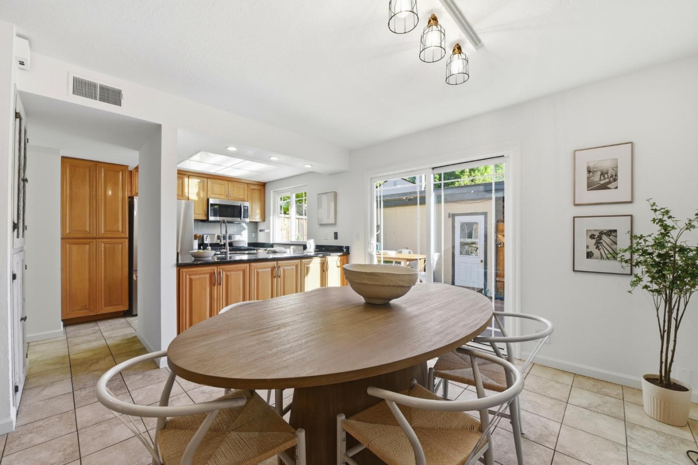 Detail Gallery Image 16 of 32 For 1488 Carnot, San Jose,  CA 95126 - 3 Beds | 2/1 Baths