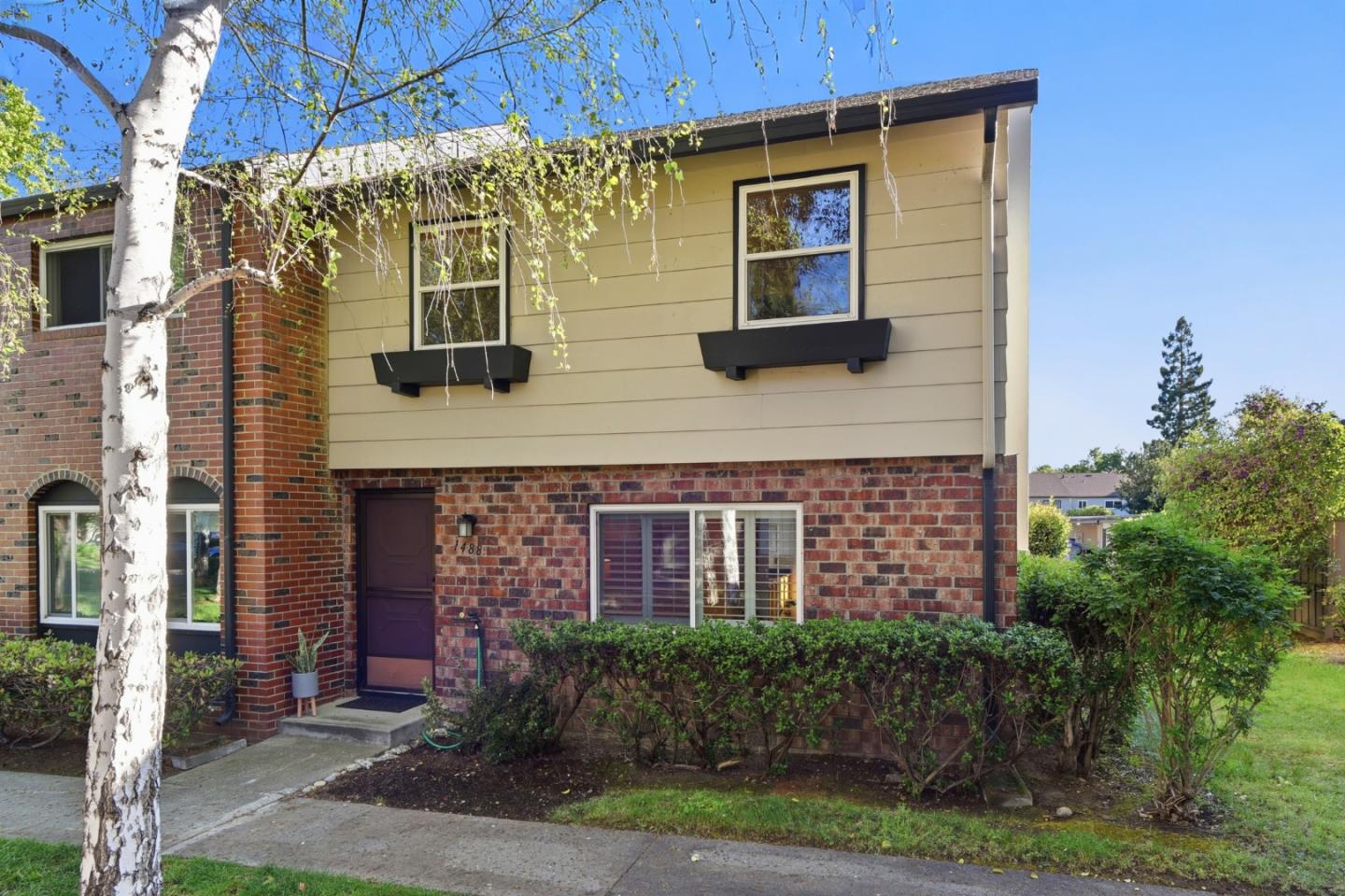 Detail Gallery Image 2 of 32 For 1488 Carnot, San Jose,  CA 95126 - 3 Beds | 2/1 Baths