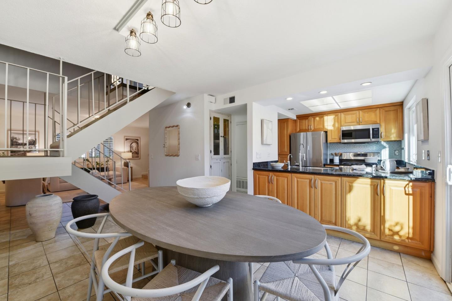 Detail Gallery Image 7 of 32 For 1488 Carnot, San Jose,  CA 95126 - 3 Beds | 2/1 Baths