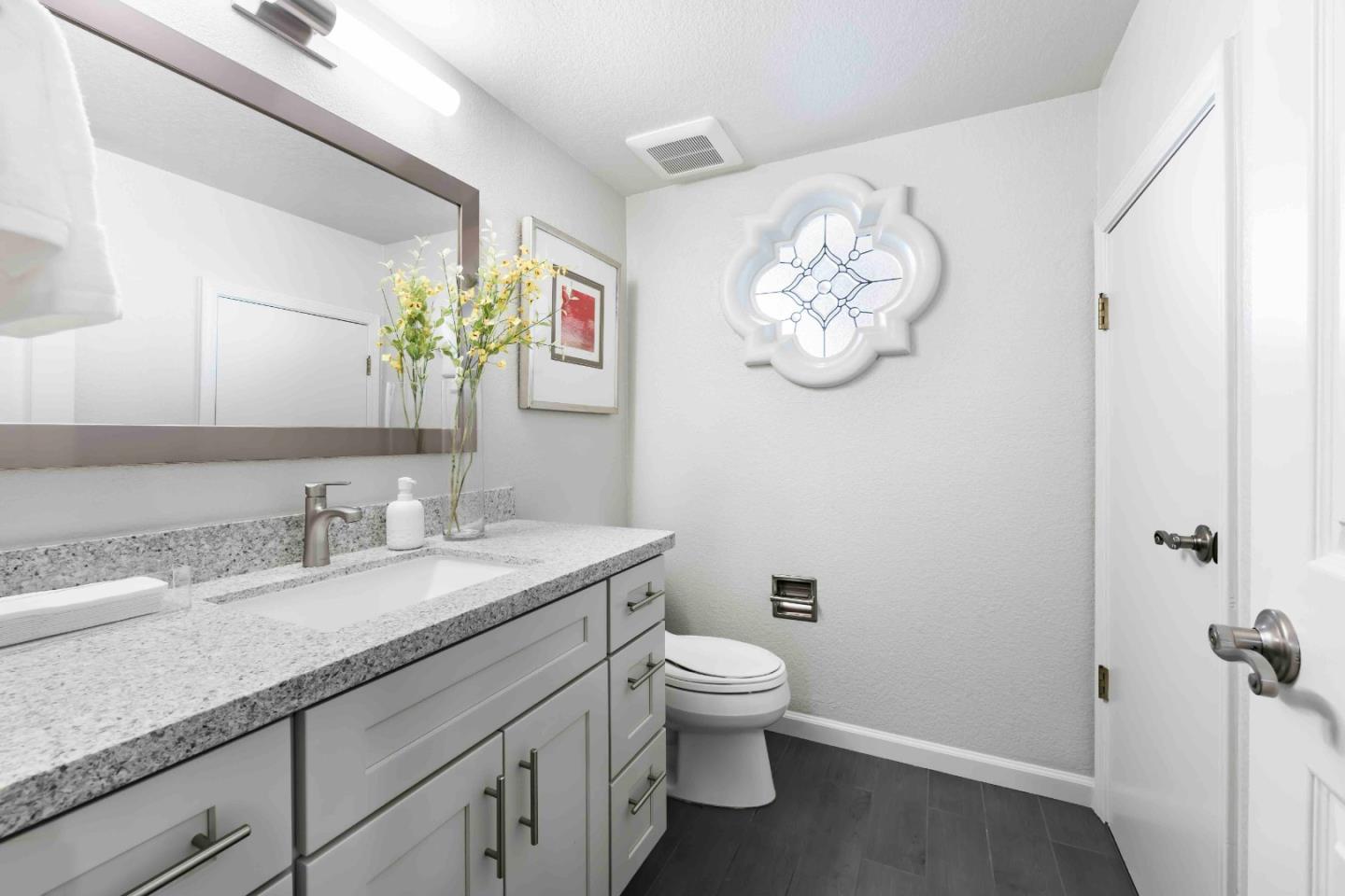 Detail Gallery Image 14 of 32 For 1120 Carlos Privada, Mountain View,  CA 94040 - 4 Beds | 2/1 Baths