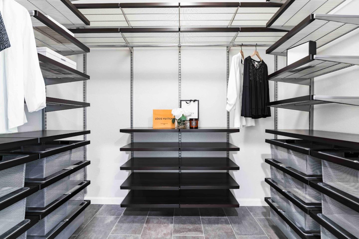 Detail Gallery Image 26 of 32 For 1120 Carlos Privada, Mountain View,  CA 94040 - 4 Beds | 2/1 Baths