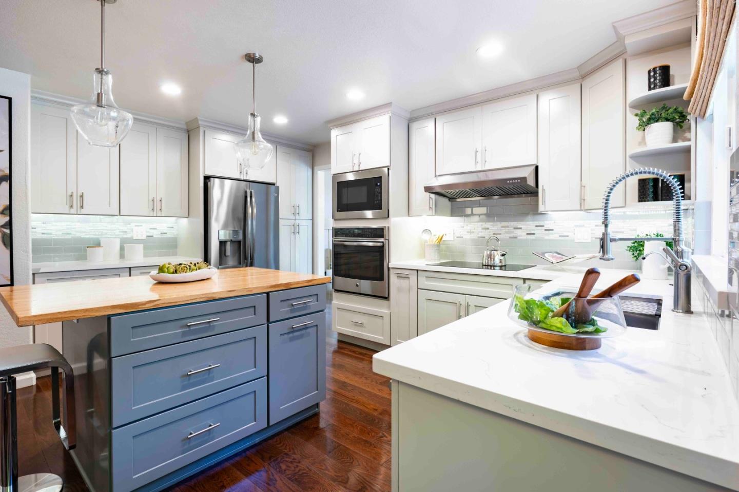 Detail Gallery Image 9 of 32 For 1120 Carlos Privada, Mountain View,  CA 94040 - 4 Beds | 2/1 Baths