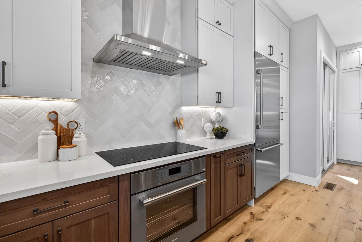 Detail Gallery Image 12 of 34 For 18631 Barnhart Ave, Cupertino,  CA 95014 - 6 Beds | 4 Baths