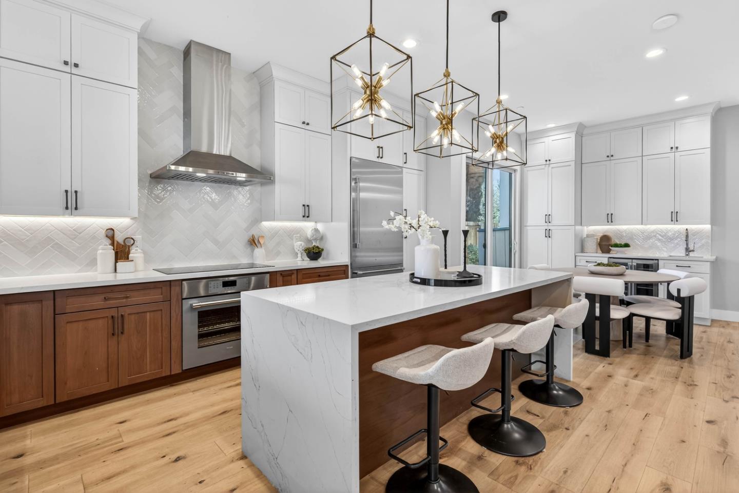 Detail Gallery Image 13 of 34 For 18631 Barnhart Ave, Cupertino,  CA 95014 - 6 Beds | 4 Baths