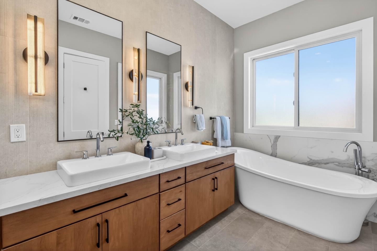 Detail Gallery Image 18 of 34 For 18631 Barnhart Ave, Cupertino,  CA 95014 - 6 Beds | 4 Baths