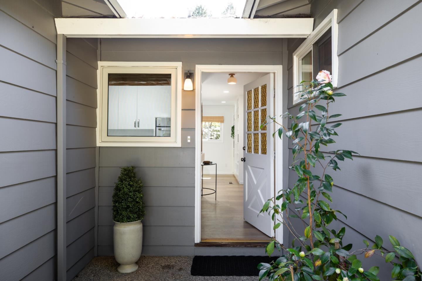 Detail Gallery Image 4 of 32 For 785 La Para Ave, Palo Alto,  CA 94306 - 3 Beds | 2 Baths