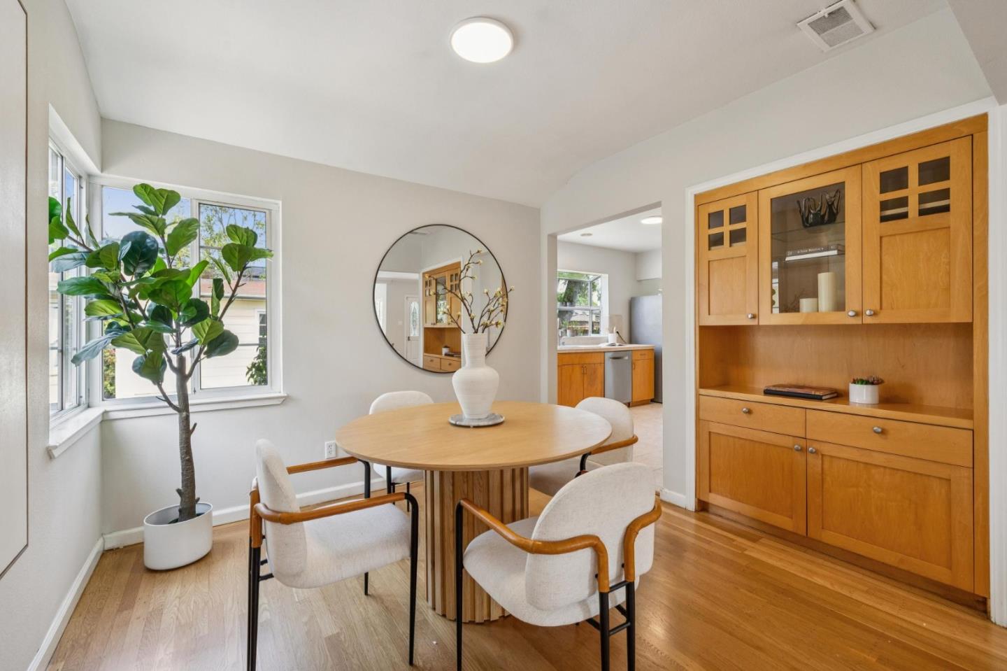 Detail Gallery Image 10 of 37 For 25 Jordan Ave, Los Altos,  CA 94022 - 2 Beds | 1 Baths