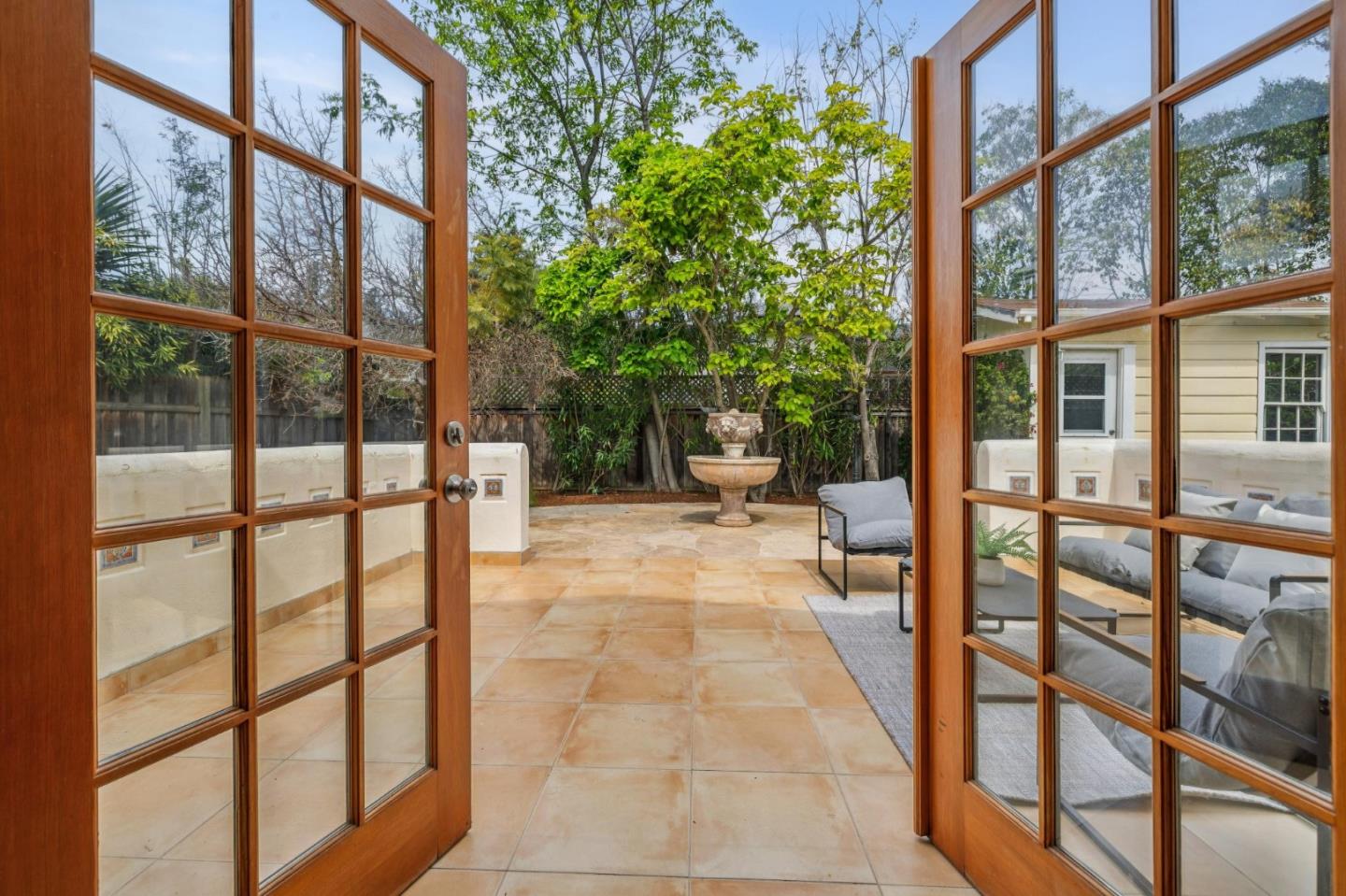 Detail Gallery Image 33 of 37 For 25 Jordan Ave, Los Altos,  CA 94022 - 2 Beds | 1 Baths