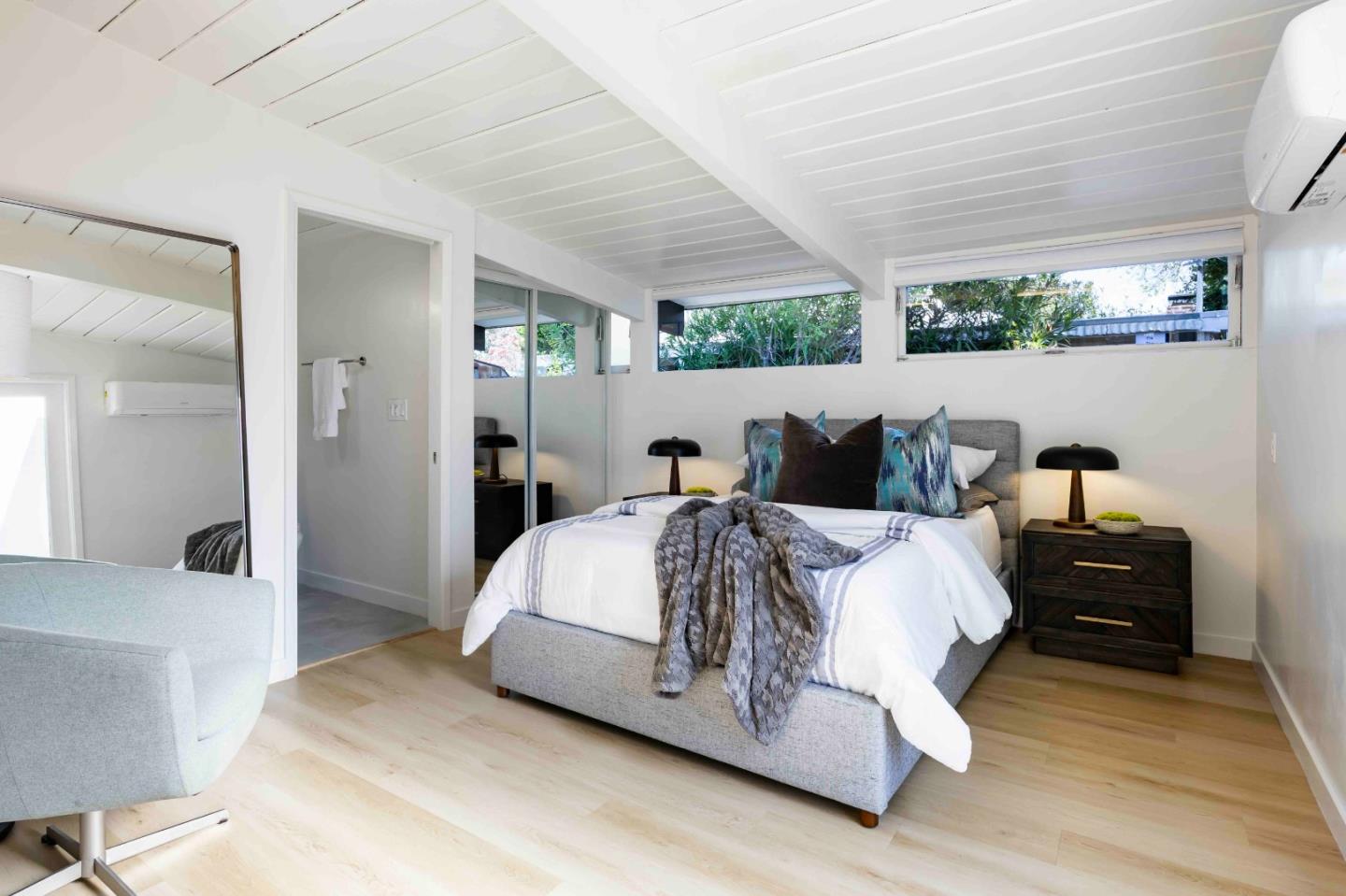 Detail Gallery Image 10 of 19 For 331 Carolina Ln, Palo Alto,  CA 94306 - 4 Beds | 2 Baths