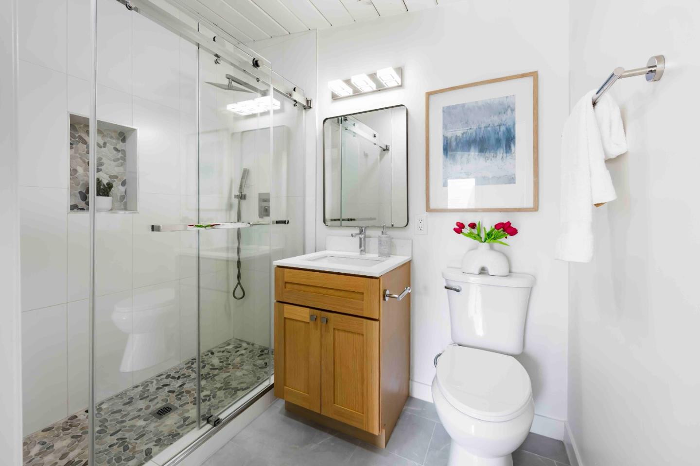 Detail Gallery Image 11 of 19 For 331 Carolina Ln, Palo Alto,  CA 94306 - 4 Beds | 2 Baths