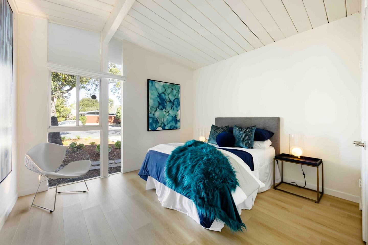 Detail Gallery Image 14 of 19 For 331 Carolina Ln, Palo Alto,  CA 94306 - 4 Beds | 2 Baths