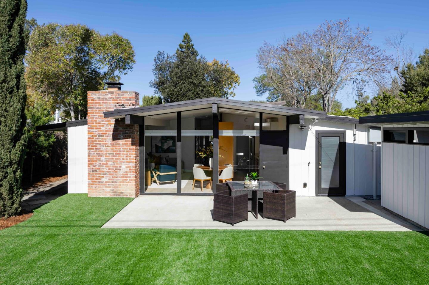 Detail Gallery Image 17 of 19 For 331 Carolina Ln, Palo Alto,  CA 94306 - 4 Beds | 2 Baths