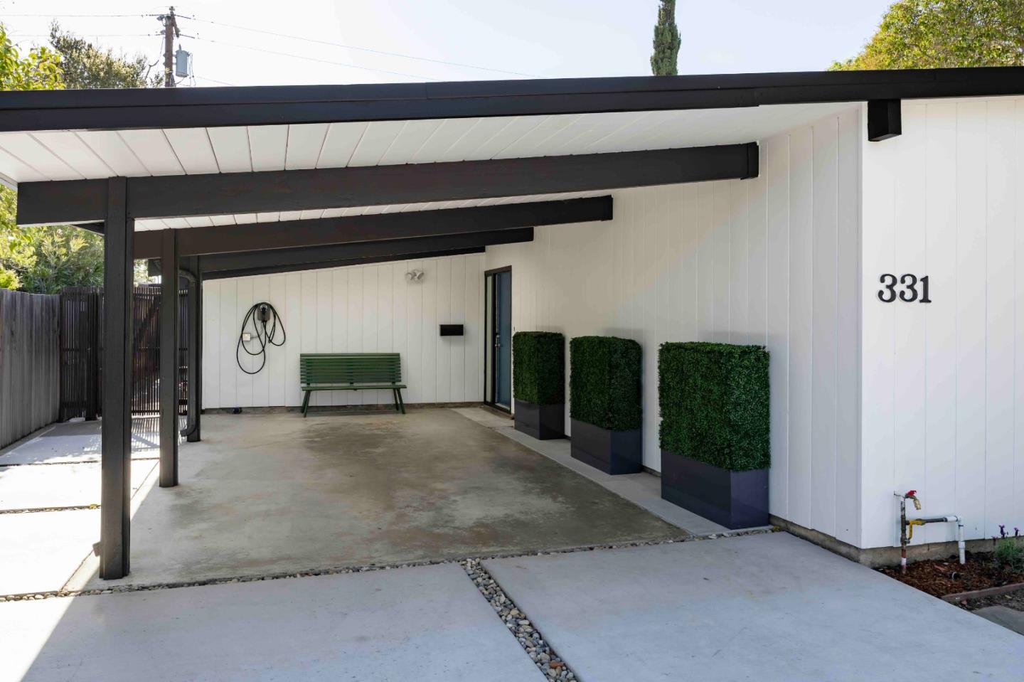 Detail Gallery Image 3 of 19 For 331 Carolina Ln, Palo Alto,  CA 94306 - 4 Beds | 2 Baths