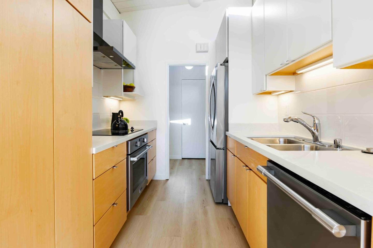 Detail Gallery Image 7 of 19 For 331 Carolina Ln, Palo Alto,  CA 94306 - 4 Beds | 2 Baths