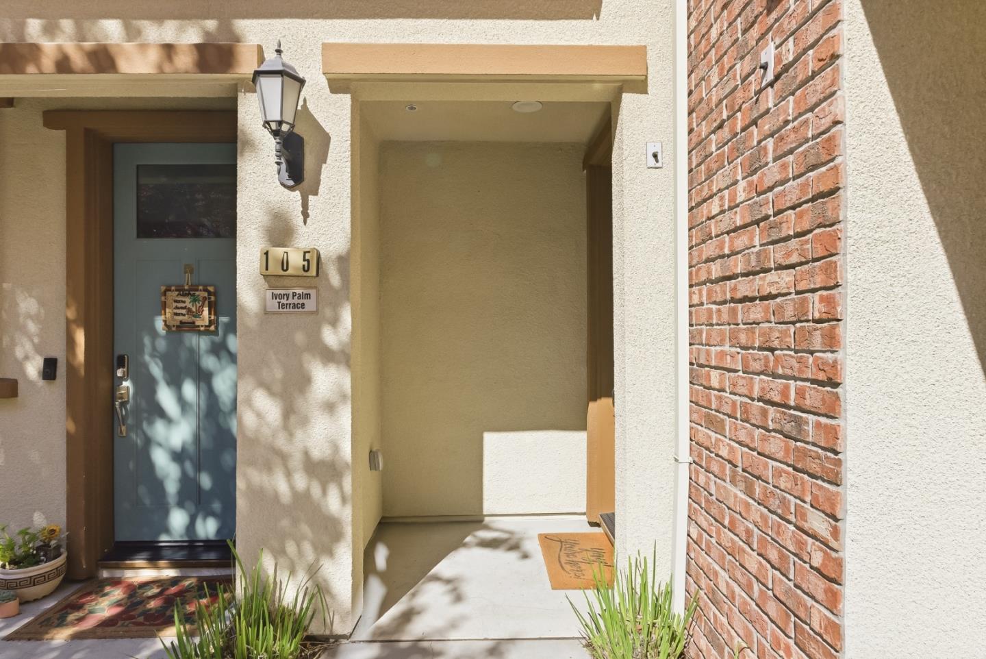 Detail Gallery Image 2 of 47 For 105 Ivory Palm Ter, Sunnyvale,  CA 94086 - 2 Beds | 2/1 Baths