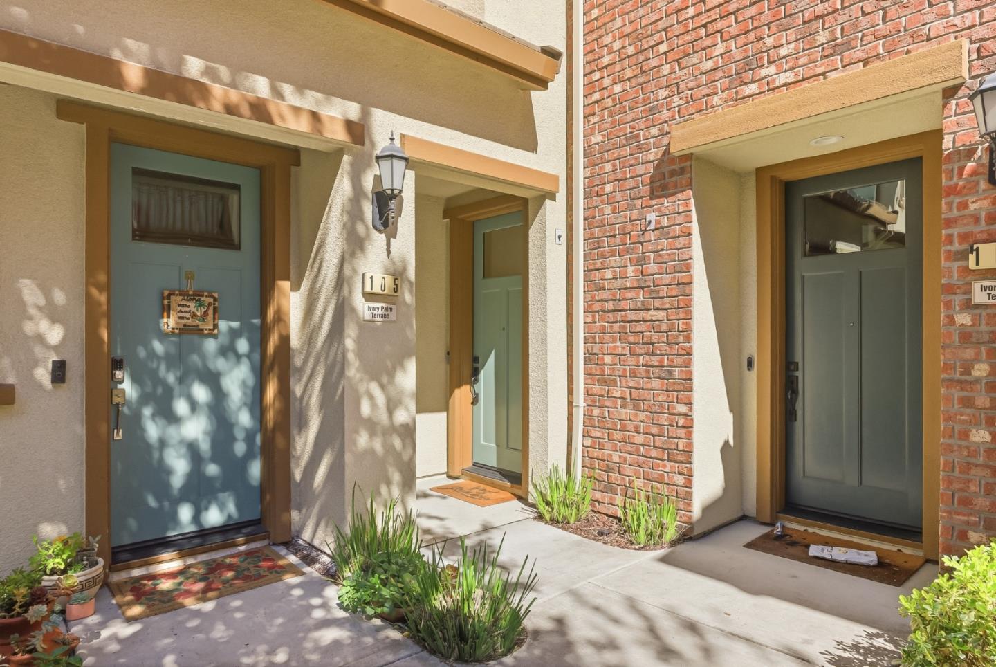 Detail Gallery Image 3 of 47 For 105 Ivory Palm Ter, Sunnyvale,  CA 94086 - 2 Beds | 2/1 Baths