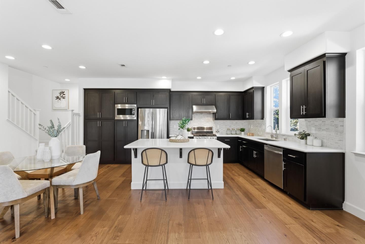 Detail Gallery Image 7 of 47 For 105 Ivory Palm Ter, Sunnyvale,  CA 94086 - 2 Beds | 2/1 Baths