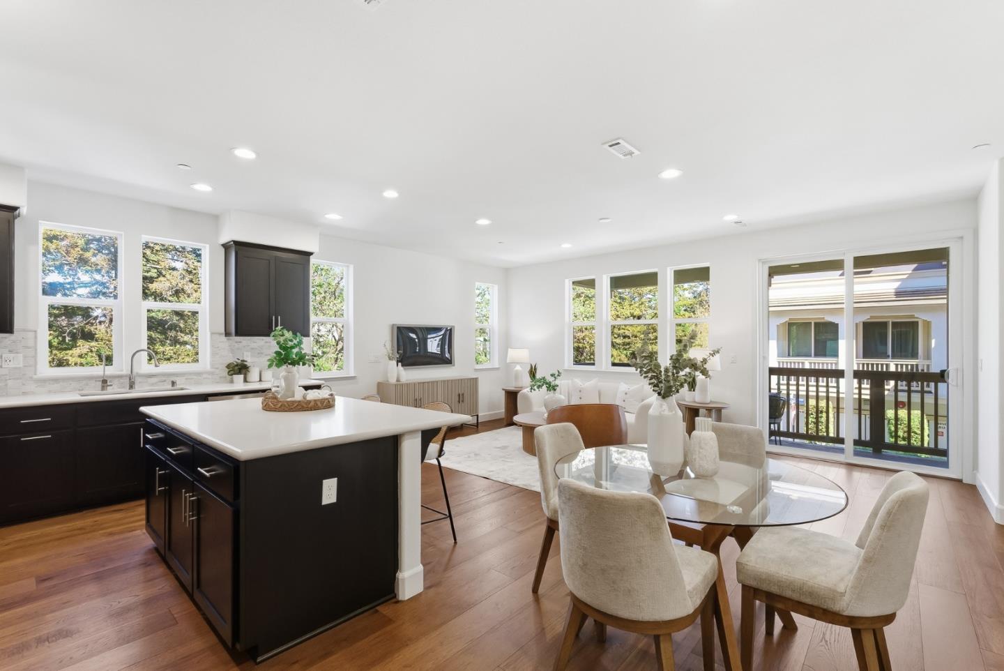 Detail Gallery Image 9 of 47 For 105 Ivory Palm Ter, Sunnyvale,  CA 94086 - 2 Beds | 2/1 Baths