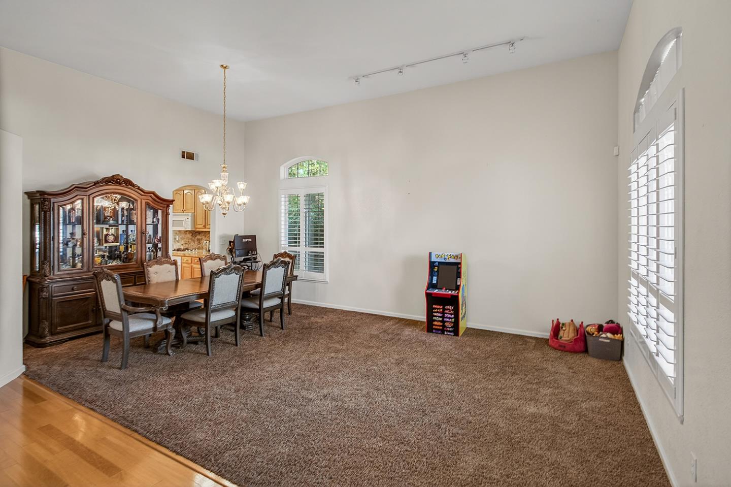 Detail Gallery Image 10 of 36 For 1752 Sierra Brook Ct, Manteca,  CA 95337 - 5 Beds | 3 Baths